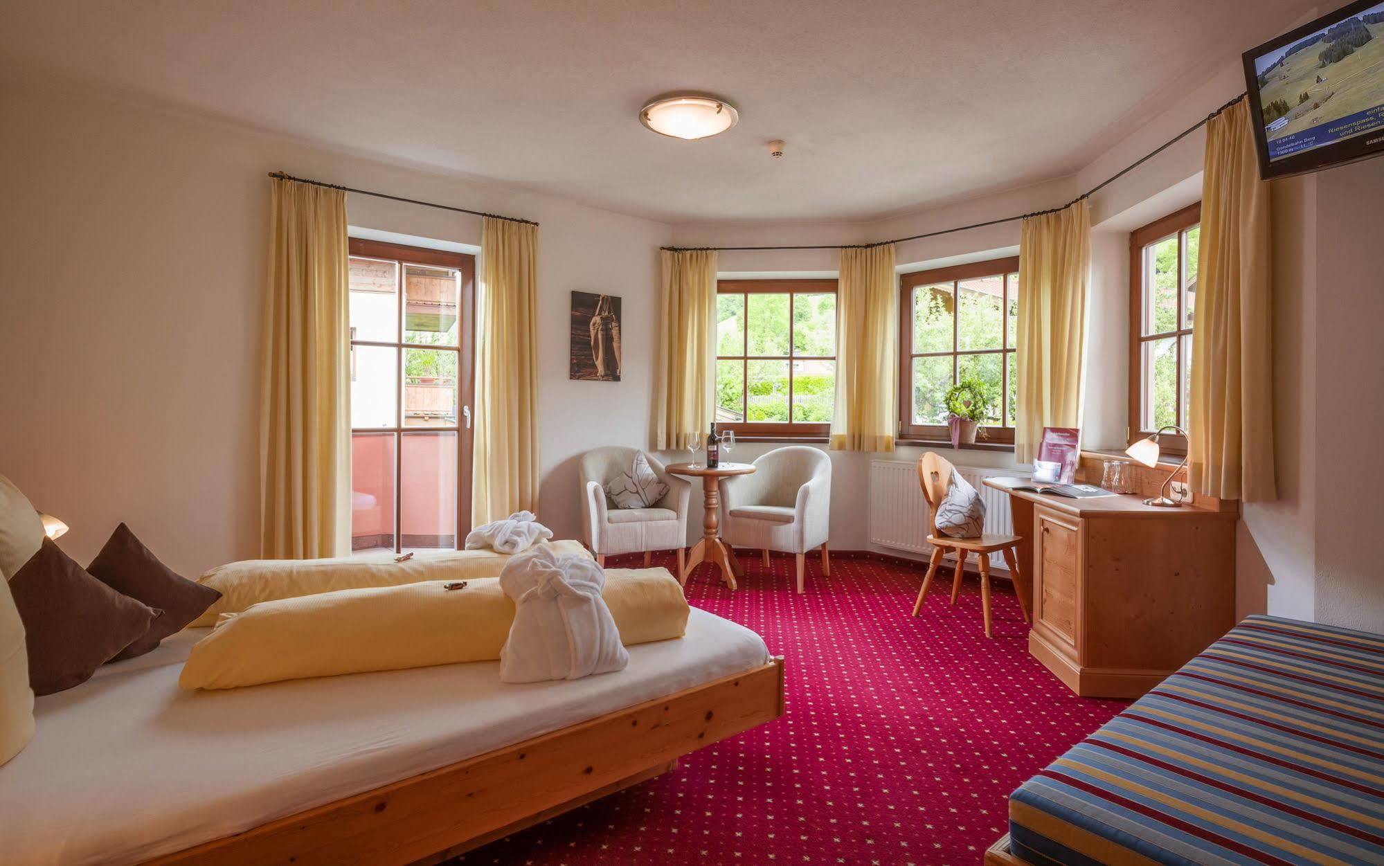 Hotel Reitlwirt Бриксен-им-Тале Экстерьер фото